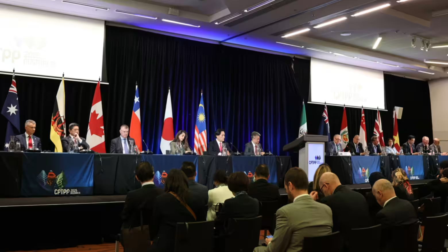 Ministers and representatives of 12 CPTPP member economies hold a press conference in Melbourne on Nov. 21
