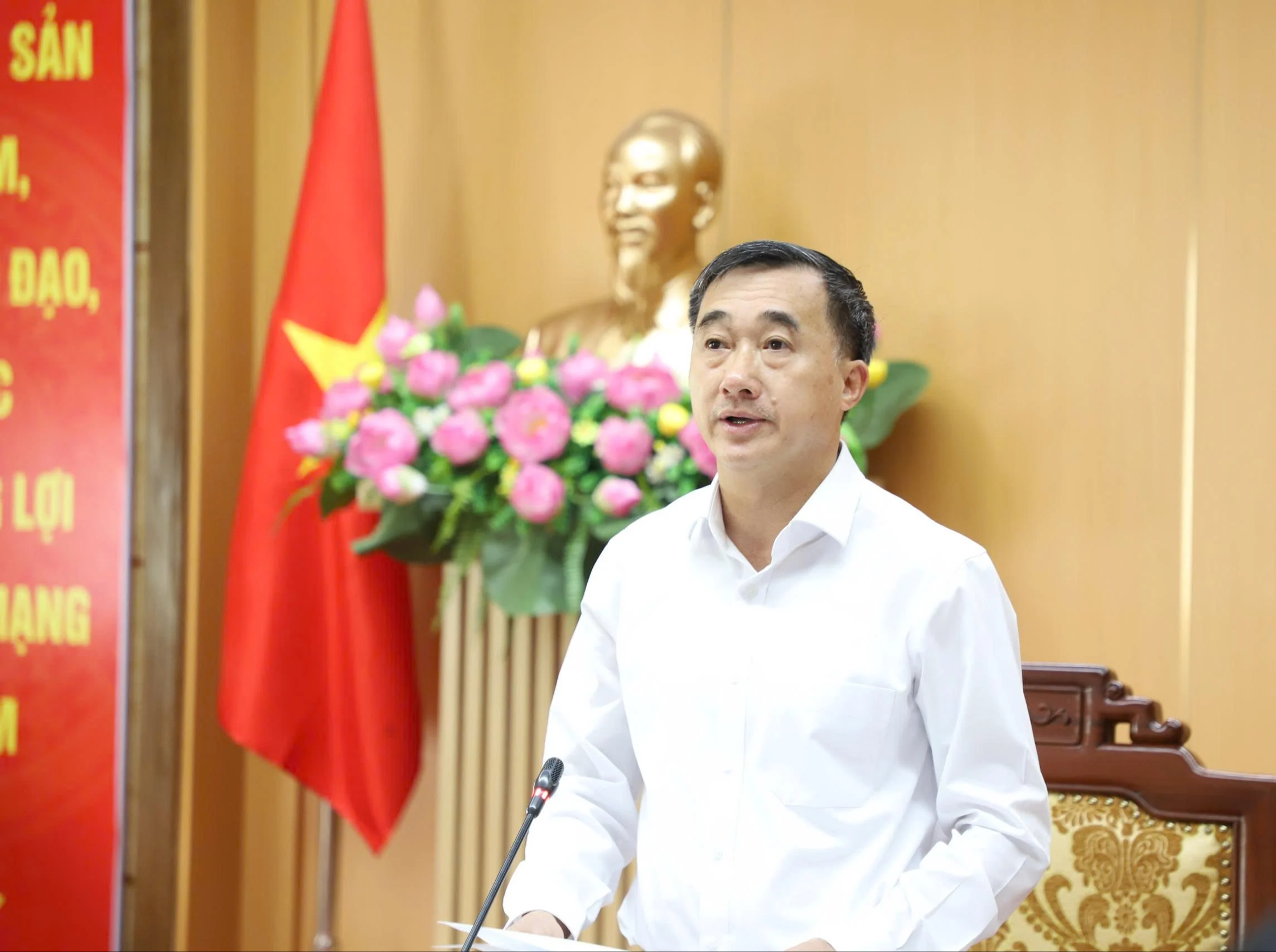 Professor Tran Van Thuan, Vice Minister of Health and Chairman of the National Medical Council