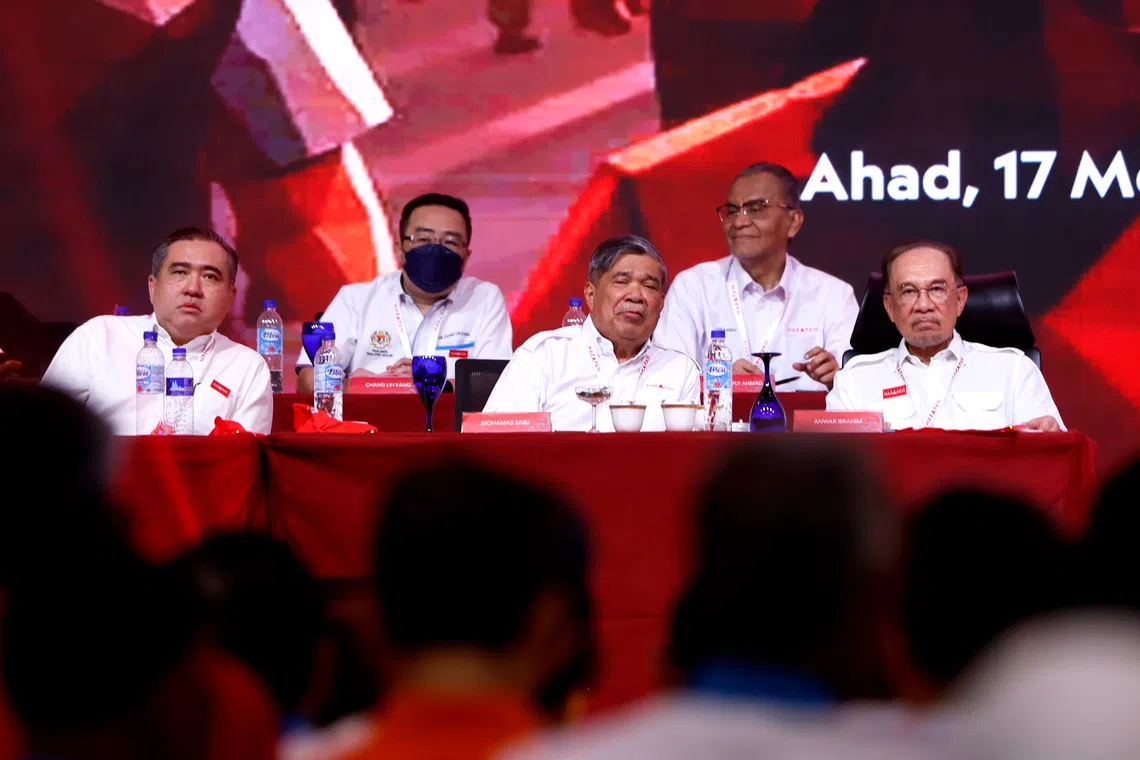 dap votes to remain in unity govt