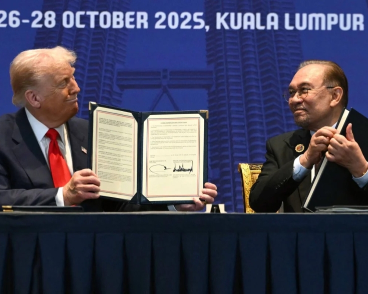 US President Donald Trump and Malaysia’s Prime Minister Anwar Ibrahim hold signed documents during a bilateral meeting on the sidelines of the Asean summit in Kuala Lumpur on Sunday